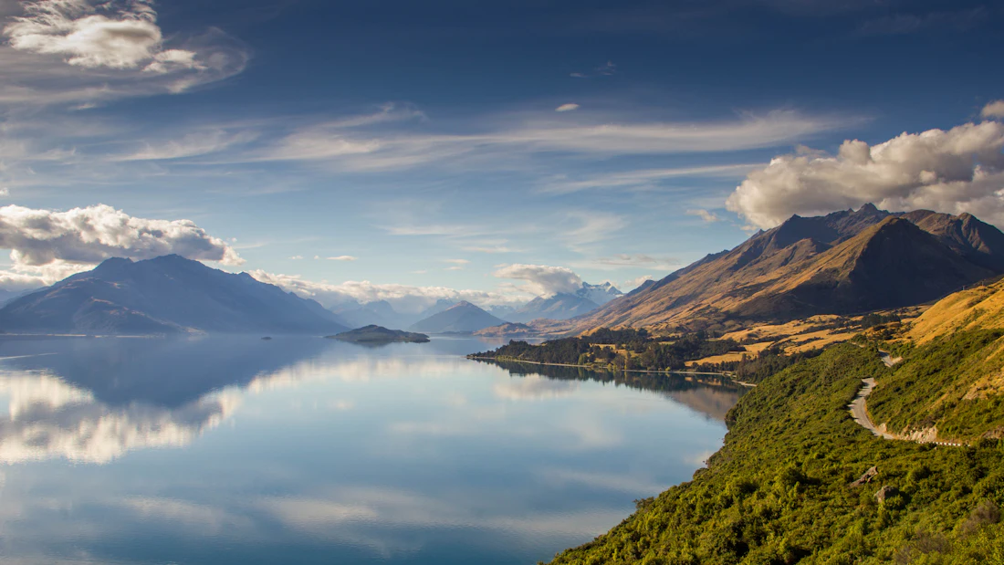 Lago e montanhas na Nova Zelândia